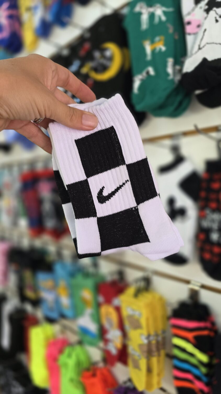 Deportiva Premium Media Caña Nike Cuadriculado Blanco y Negro – RMN